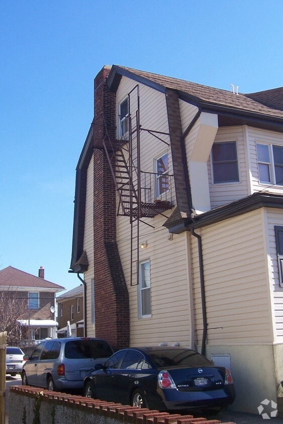 Foto del edificio - 172 Beach 129th St