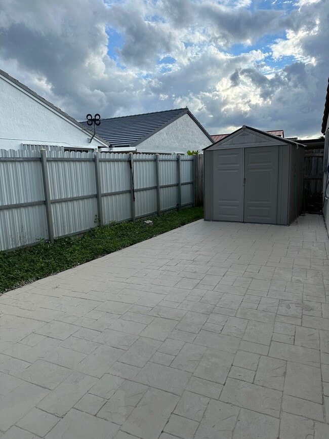 Building Photo - 5901 SW 149th Ct