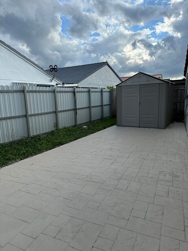 Foto del edificio - 5901 SW 149th Ct