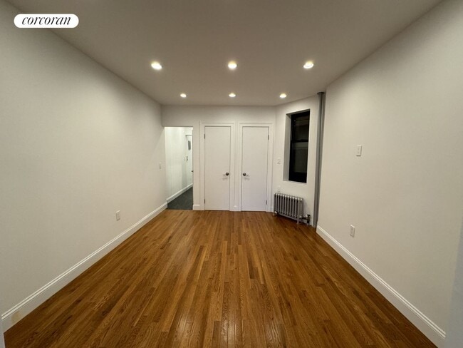 Building Photo - 500 E 13th St