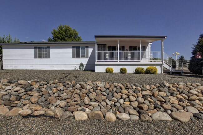 Building Photo - Beautiful 3 Bedroom in Vista Del Lago!