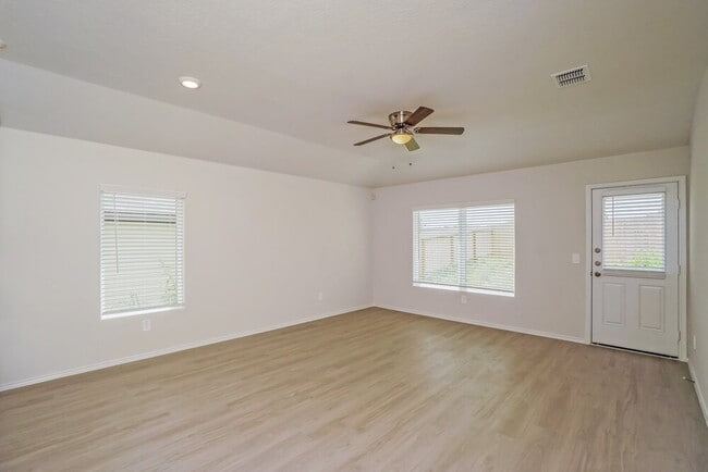 Building Photo - 515 Roquefort St