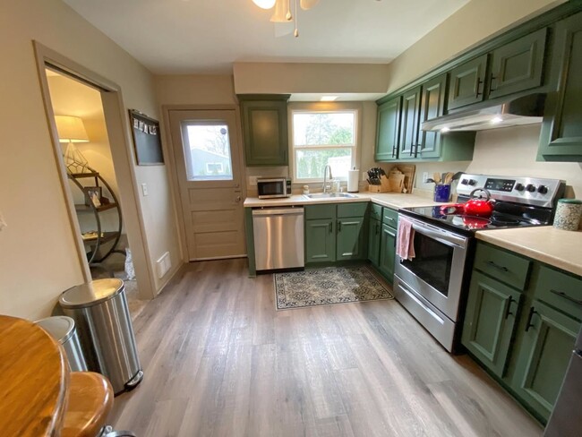 Remodeled Kitchen - 2864 N 124th St