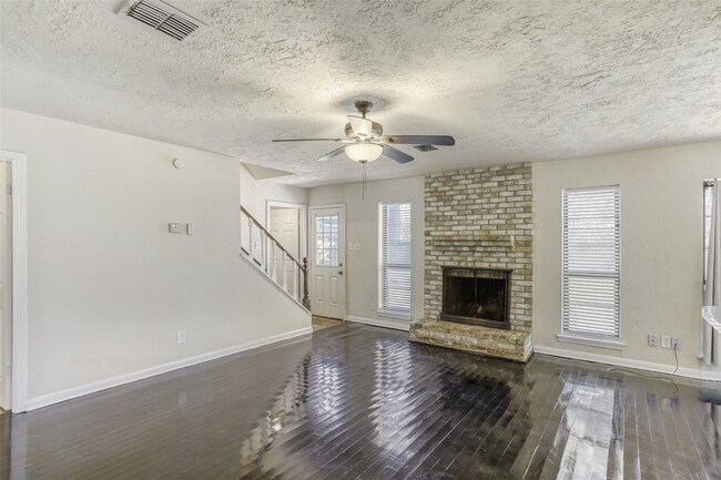 Foto del edificio - 7003 Oak Bough Dr