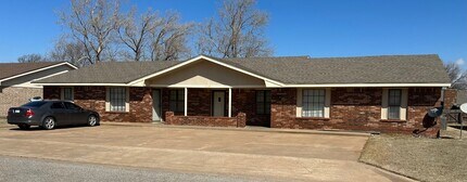 Building Photo - 2309 Lynn Ln
