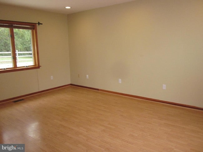 Building Photo - 493 Dean Dr