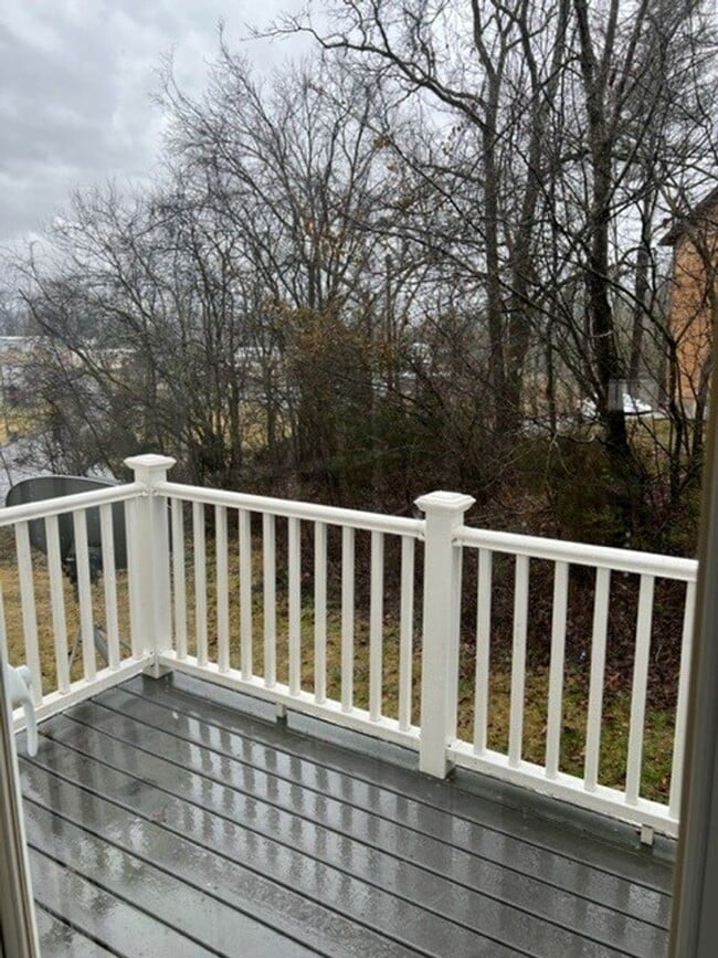 Building Photo - Spacious 2-Bedroom Townhouse with Garage