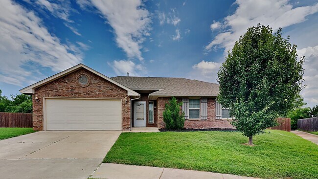 Foto del edificio - Nice 3 Bedroom 2 Bath Home in Mustang Schools