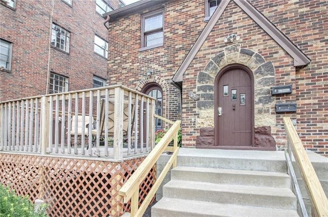 Building Photo - 13 W Bellecrest Ave