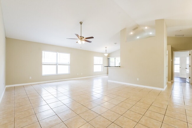 Building Photo - 820 Shore Breeze Way