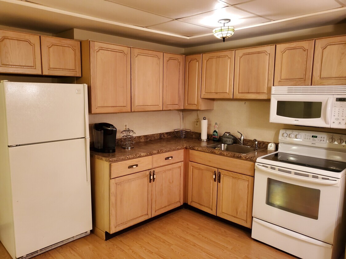 Full Kitchen - 1 Florence St