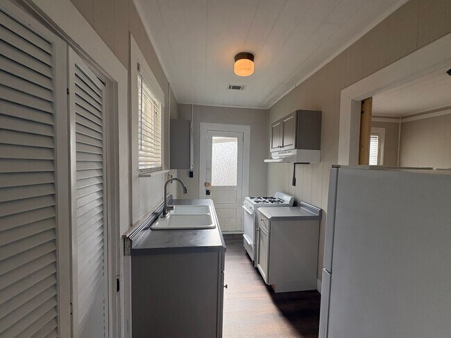 Foto del edificio - 1020 Adams St