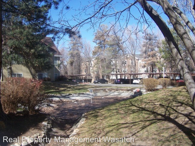 Building Photo - 1206 E Waterside Cv