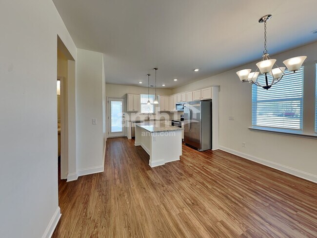 Foto del edificio - 215 Stowe Rd