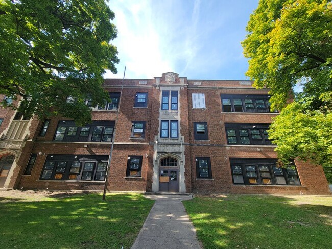 Foto del edificio - 1030 S Holmes St