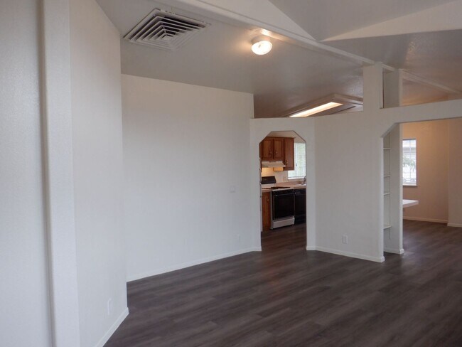 Building Photo - 3 Bedroom 2 bath Home Enoch