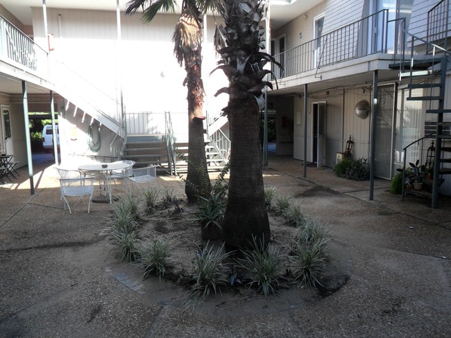 Building Photo - 547 Heights Blvd