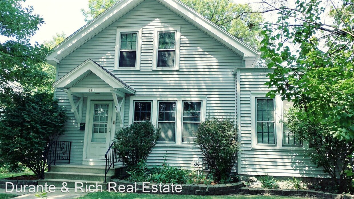Foto principal - 3 br, 1.5 bath House - 221 S 66th St