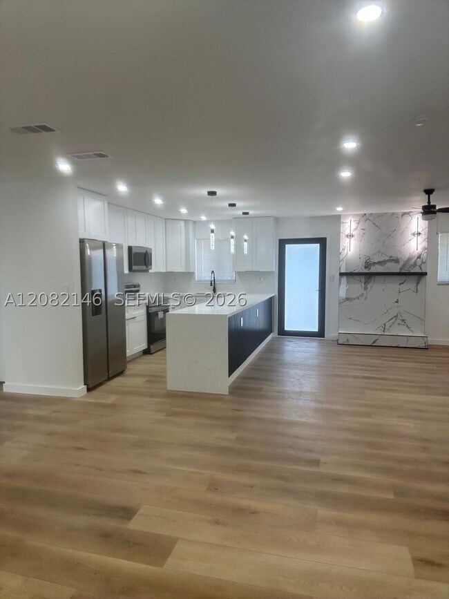 Foto del edificio - 3441 NW 213th St