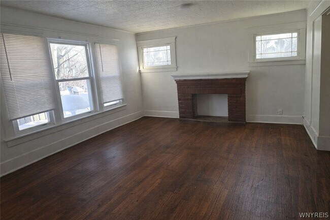 Foto del edificio - 196 Englewood Ave