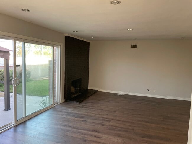 Building Photo - 9315 Via Balboa Cir