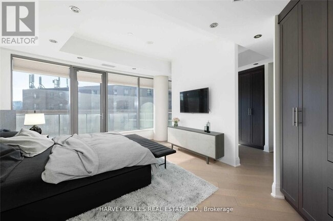 Photo du bâtiment - 77 Charles St W