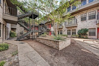 Building Photo - 2216 San Gabriel St