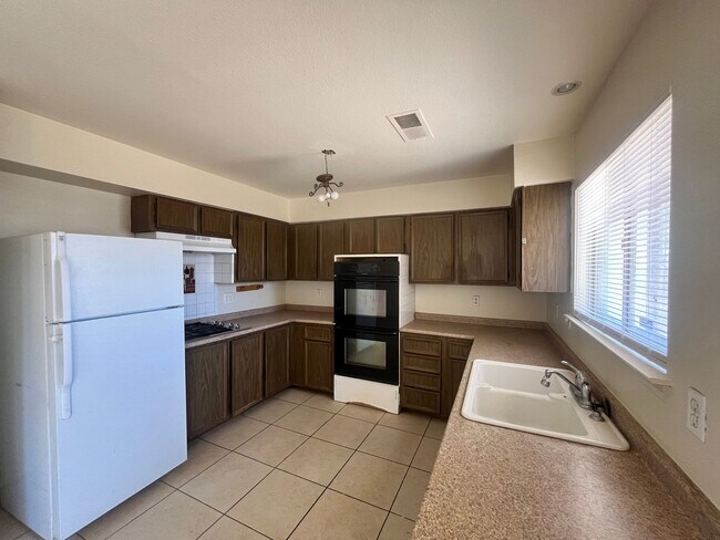 Foto del edificio - 3 Bedroom 3 Bathroom 1 Car Garage- MOVE IN...