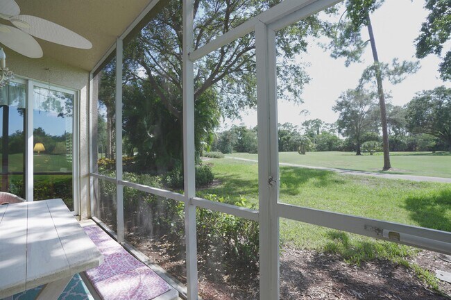 Foto del edificio - 3435 Laurelgreens Ln S