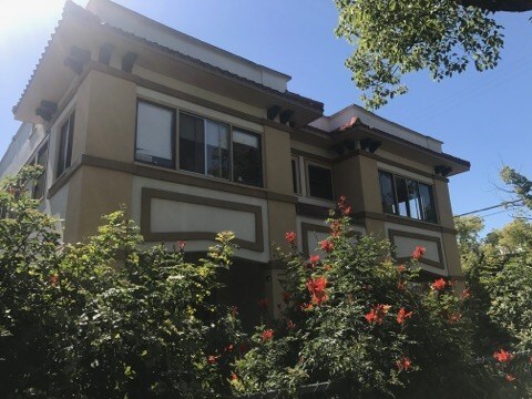 Building Photo - 2703 Kenwood Ave