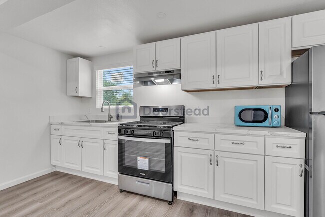 Foto del edificio - 551 Hichborn St