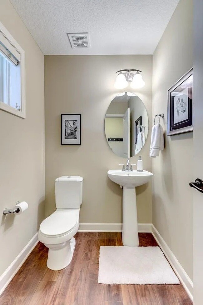 Building Photo - 3430 Chestnut Ln