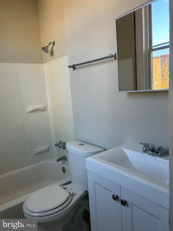 Building Photo - 1415 W Baltimore St