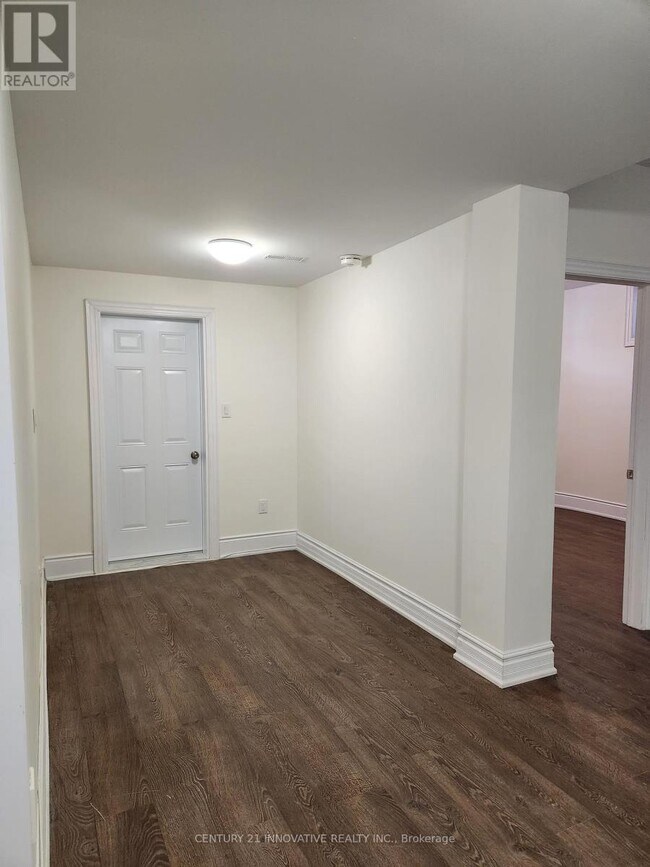 Photo du bâtiment - 33 Scarborough Golf Club Rd