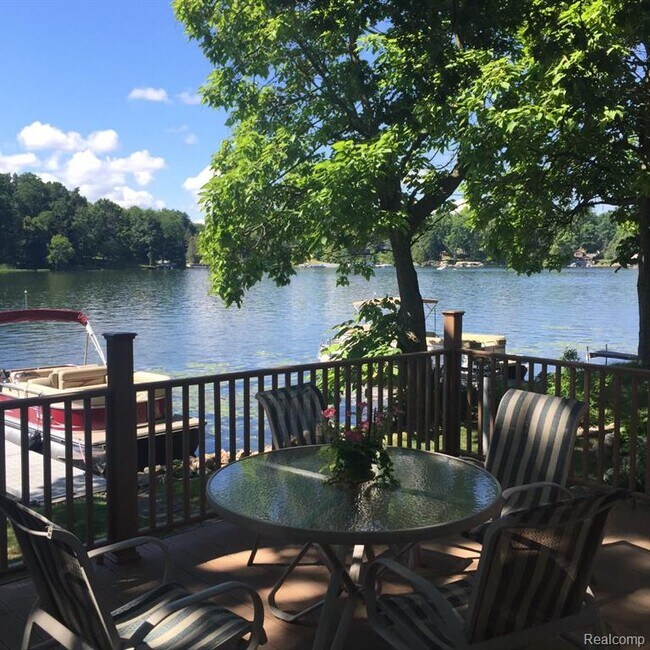 7383 Selma Dr, Fenton, MI 48430 House Rental in Fenton, MI