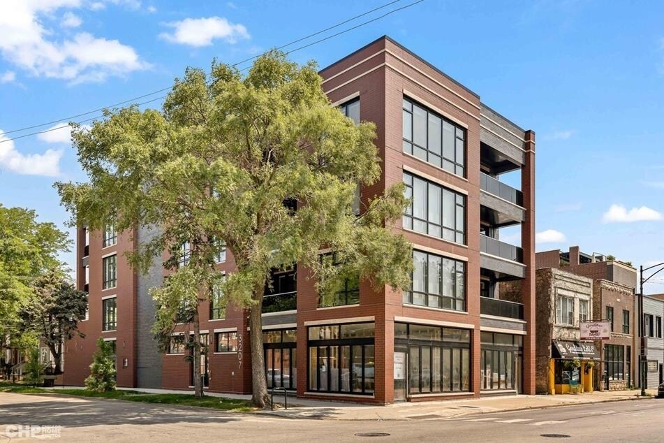 Foto principal - 3207 N Lawndale Ave