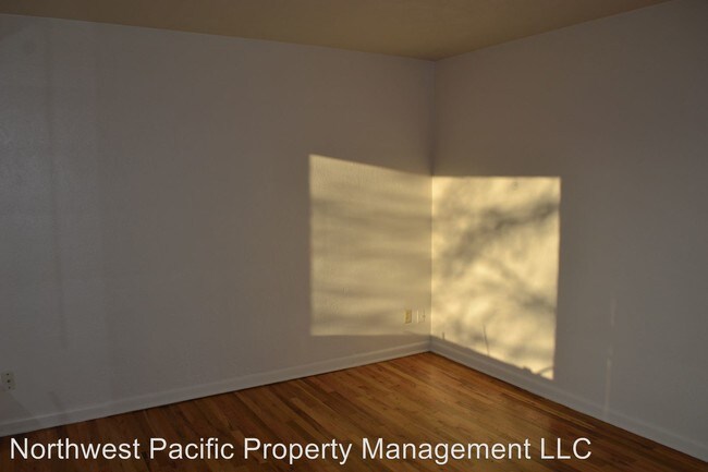 Foto del edificio - 318-322 McNary Ave NW