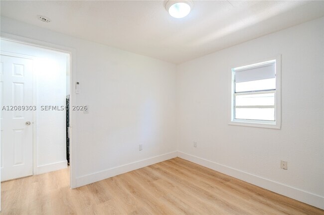 Building Photo - 27 SW 55th Ave