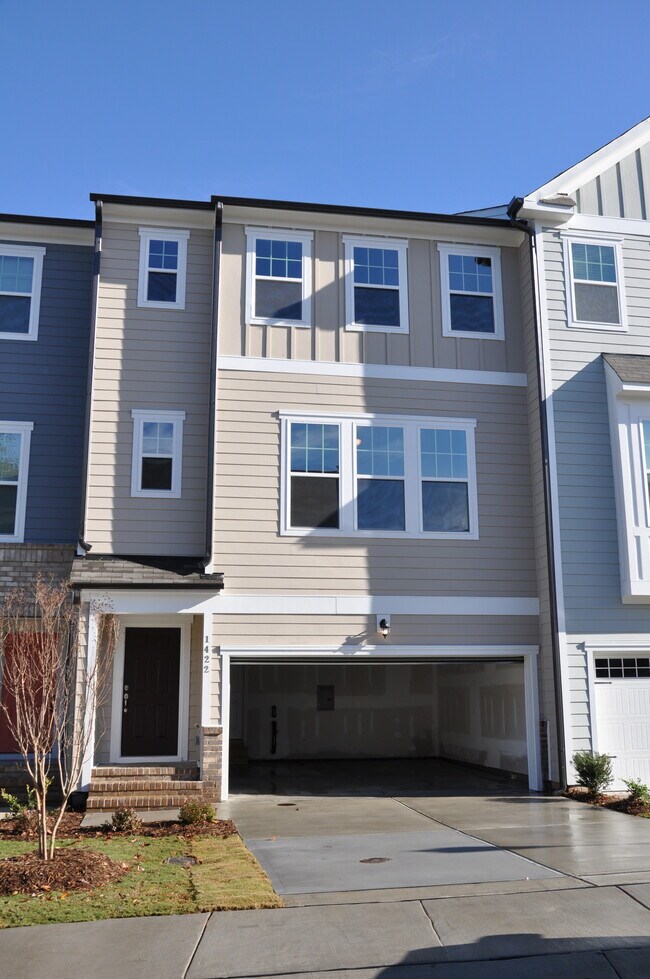 Building Photo - 1422 Salem Creek Dr