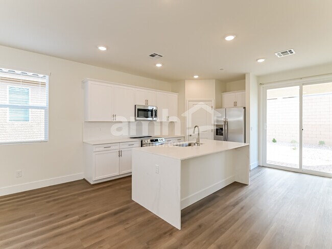 Foto del edificio - 529 Sacred Lotus Pl