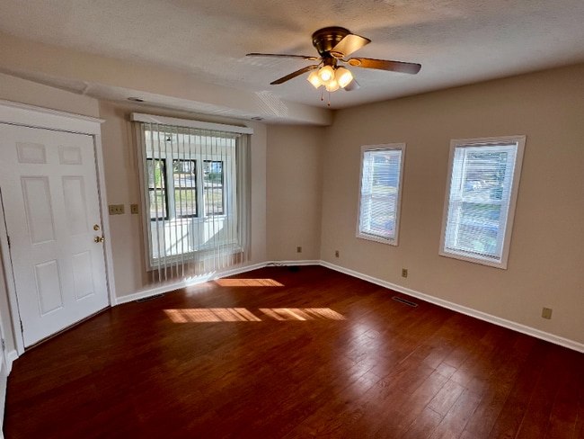 Foto del edificio - 1823 Hutchins Ave