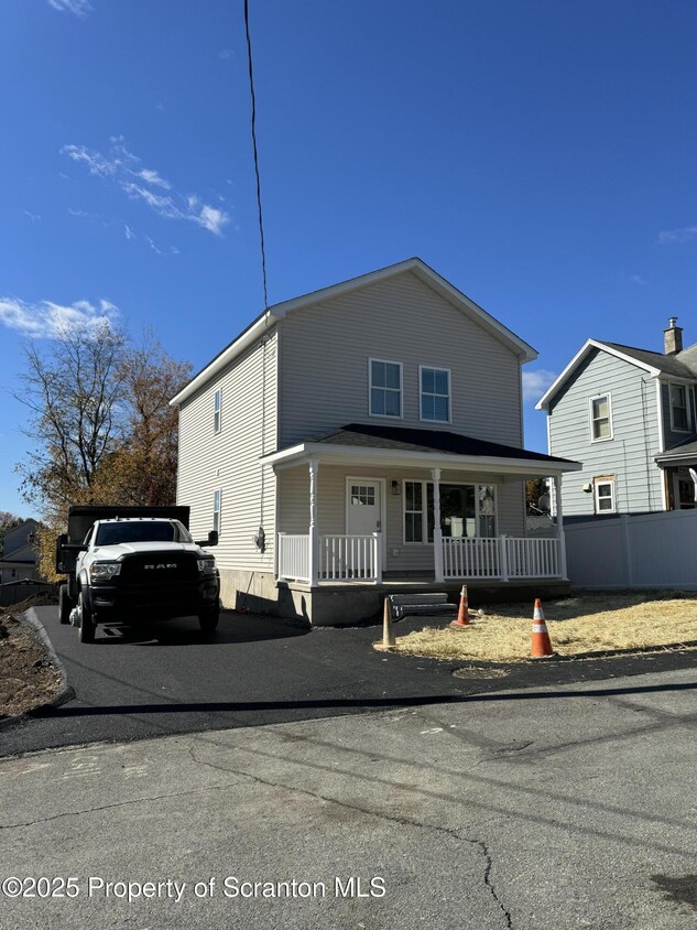 Primary Photo - 1112 Howell St