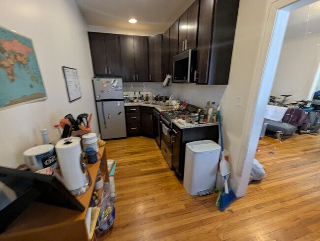 Foto del edificio - Renovated Studio in Heart of Rogers Park LUC