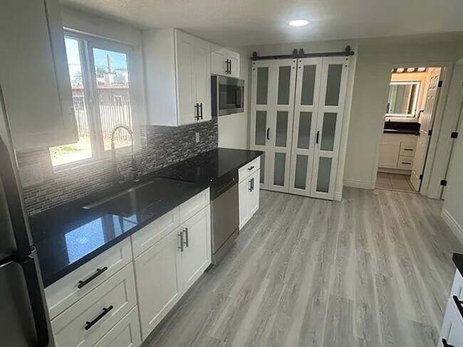 Foto del edificio - Modern Living! All-New Remodel with LED Li...