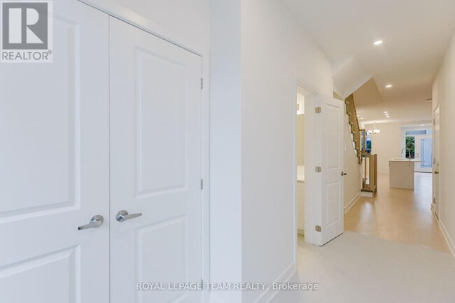 Building Photo - 805 Anciano Cres