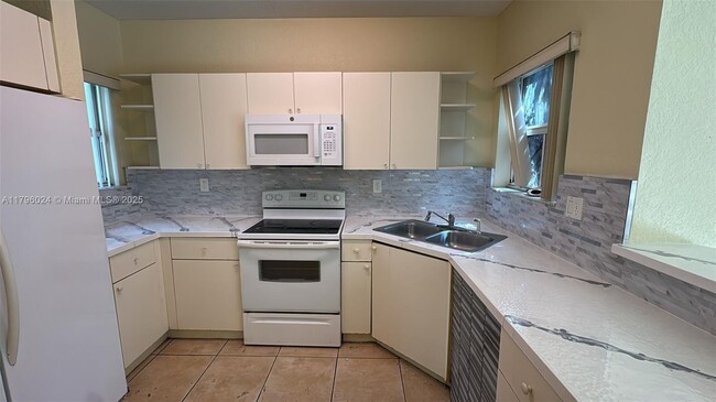 Foto del edificio - 880 SW 6th Ave