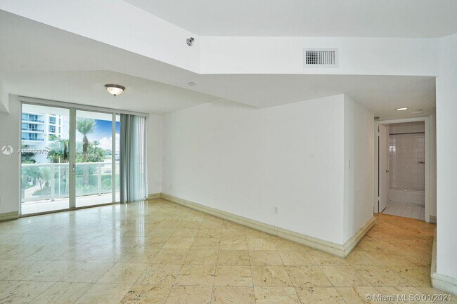 Building Photo - 5900 Collins Ave