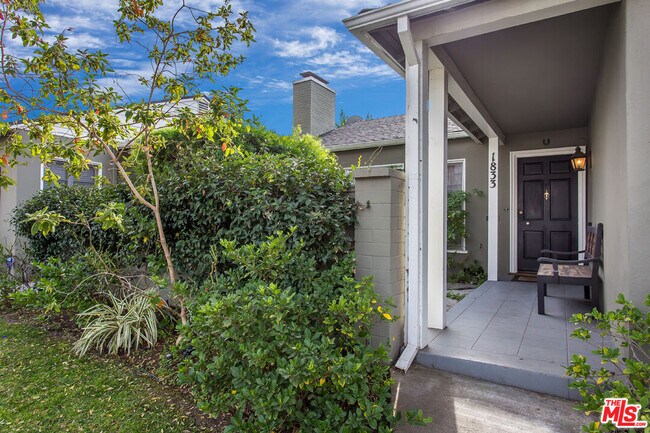 Foto del edificio - 1833 Fox Hills Dr