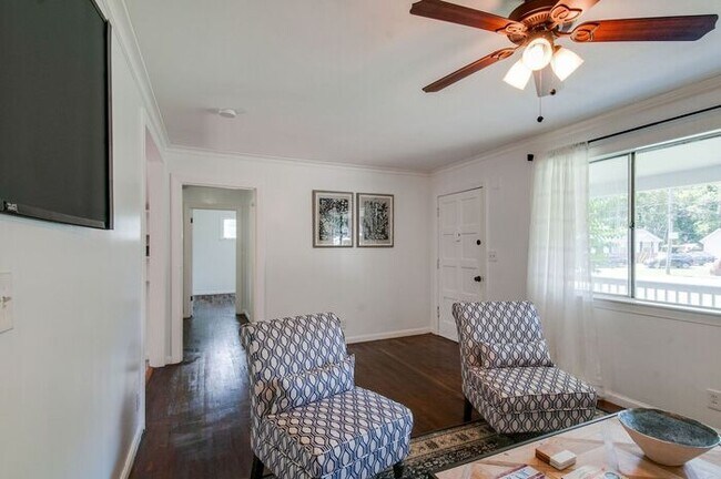 Building Photo - Beautifully renovated 3/2 in Inglewood/Eas...