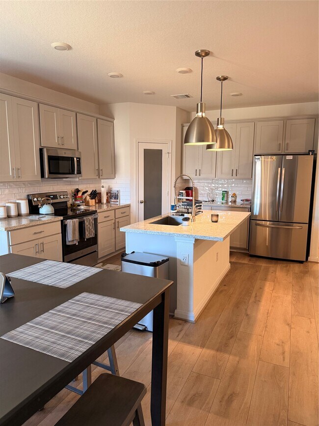 Foto del edificio - 3223 Field Thistle